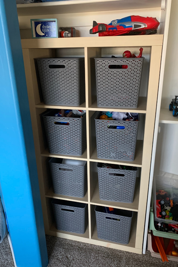 Vertical storage unit